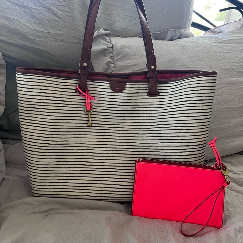 ✨ Fossil Tote Bag & Wristlet